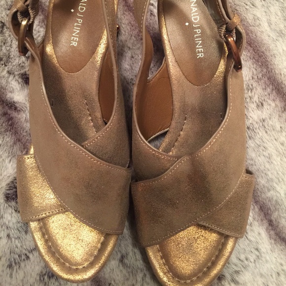 Donald Pliner Febe Wedges - Picture 1 of 4